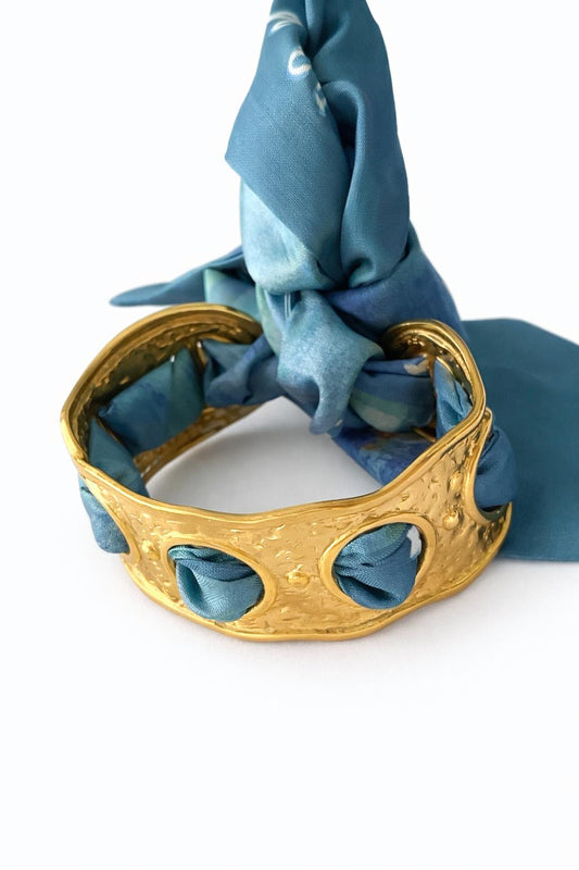 Fular Detaylı Kelepçe